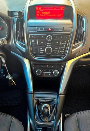 Opel Zafira cena 29999 przebieg: 211364, rok produkcji 2014 z Sochaczew małe 232